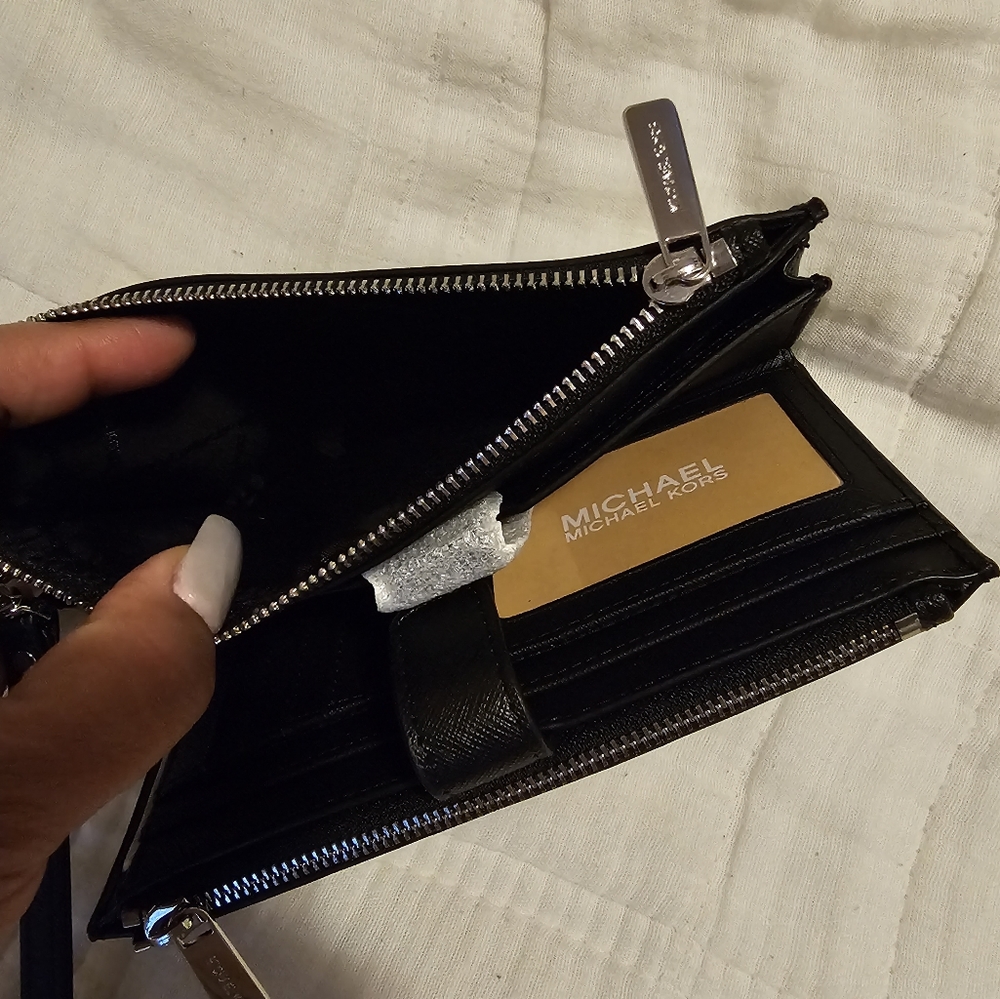 Michael Kors Adele Leather Smartphone Wallet - Picture 1 of 8